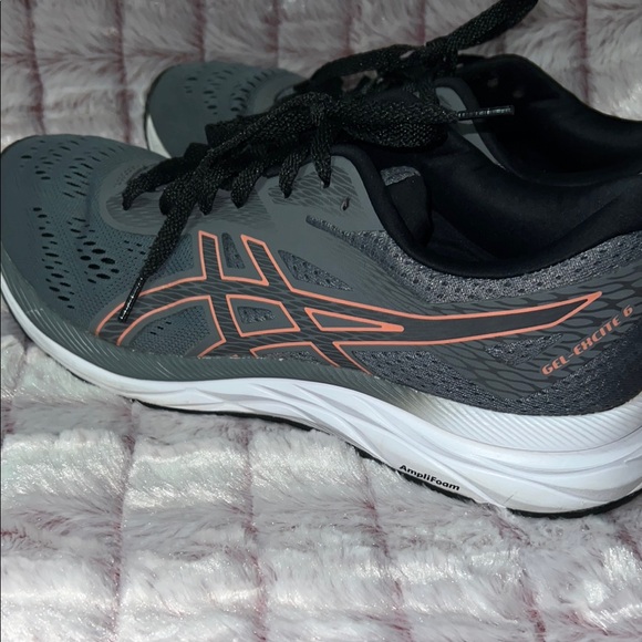 Asics Gray and Black Athletic Shoes with Breathable Mesh‎ - Picture 6 of 16